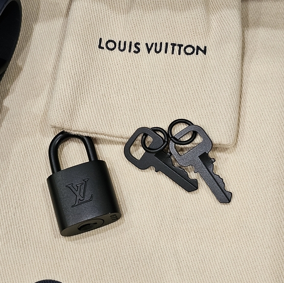 Louis Vuitton Keepall Bandouliere 50 Giant Monogram Shadow Blue Travel Bag Leath - Picture 8 of 16